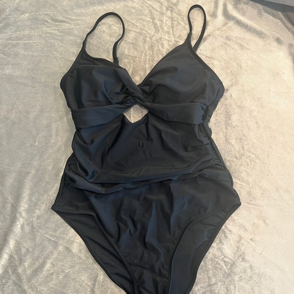 Cupshe Black Twist Front One Piece Swimsuit Tummy Control Bathing Suit - Picture 1 of 5
